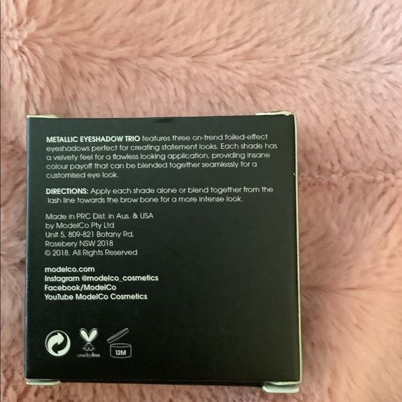 New never used, Model Co metallic eyeshadow Trio - Picture 2 of 2
